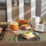 Hilton Garden Centre Hotel