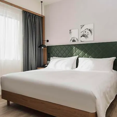 Отель Hilton Garden Centre 4*