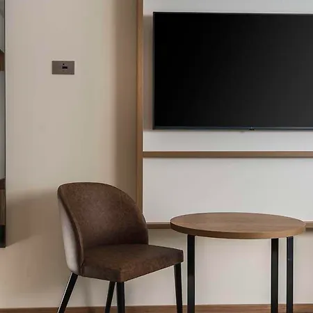 Hilton Garden Centre מלון 4*