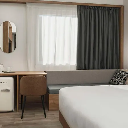 Hilton Garden Centre מלון 4*