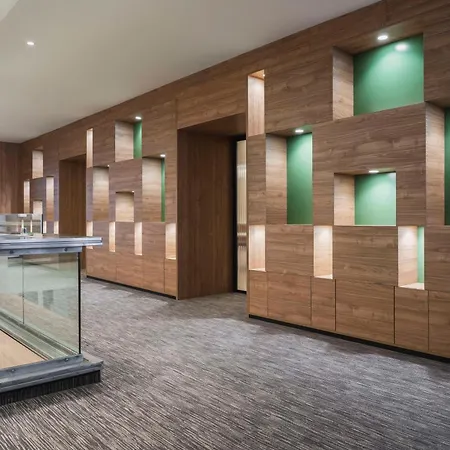 Hilton Garden Centre Отель