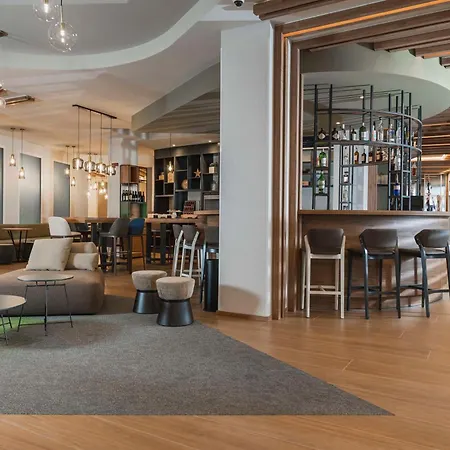 Отель Hilton Garden Centre