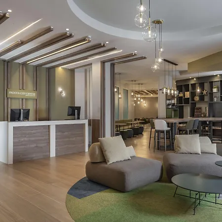 Hilton Garden Centre 4* פאדובה