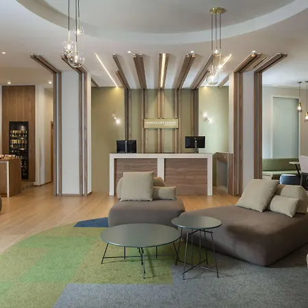 מלון Hilton Garden Centre 4*